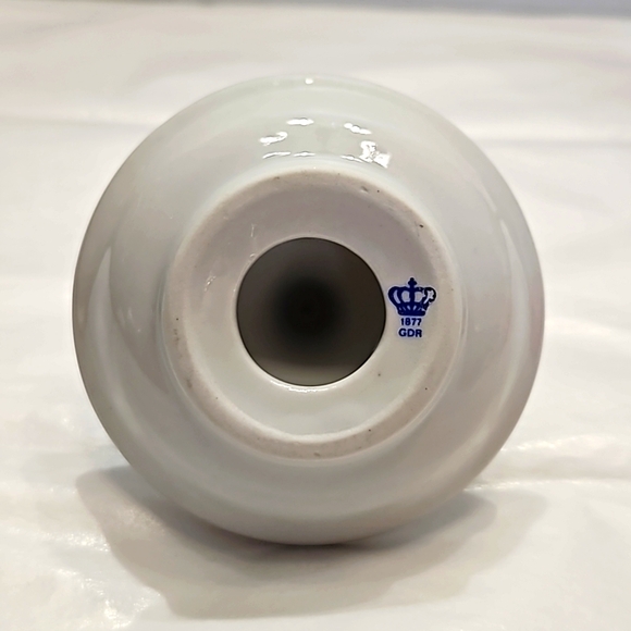 GDR porcelain ring holder. - Picture 3 of 6